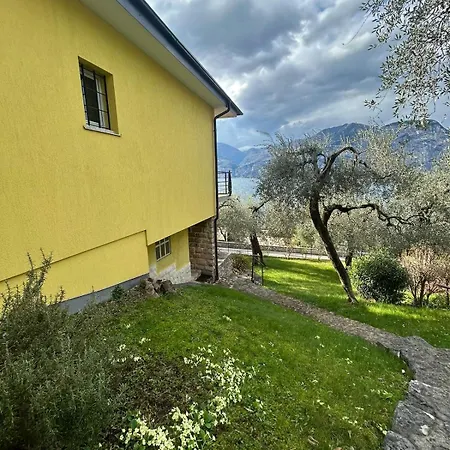 Argenide - Private Parking Brenzone sul Garda